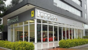 Cómo comprar un Ferrari en