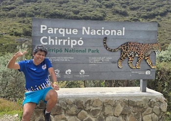 Más de 45 rescatistas rastrean diferentes sectores del parque costarricense, empleando tecnología y brigadas especializadas, después de que el excursionista se adelantara a su grupo durante el ascenso (Cortesía: MaCo Contreras).