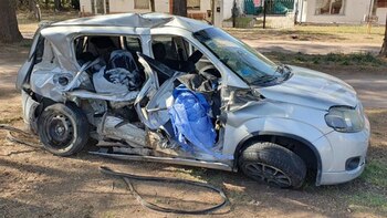 En el Fiat Uno blanco