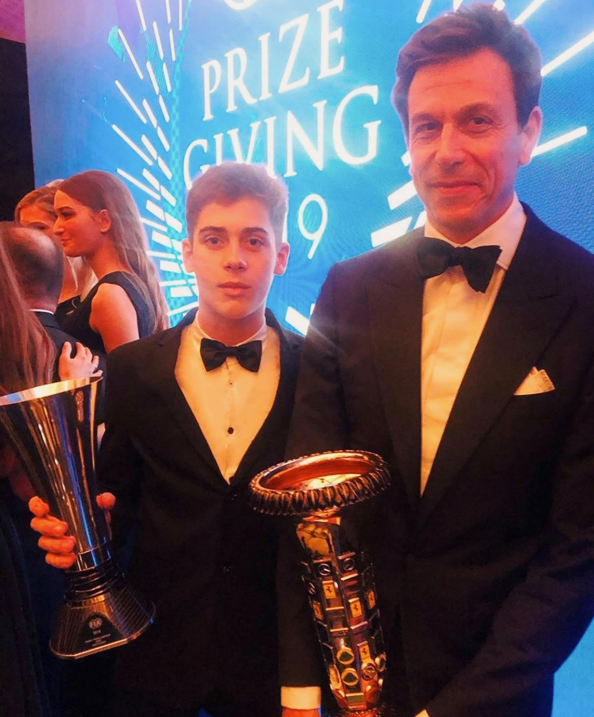Perlita de archivo: Franco Colapinto con Toto Wolff en la Gala de la FIA de 2019. El argentino fue premiado por su título en la Fórmula 4 Española y el austríaco por otra coronas de Constructores (@francolapinto)