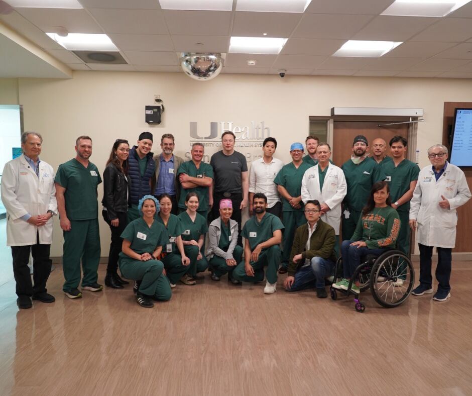 La Universidad de Miami colaboró con especialistas de Neuralink para la implementación de chips. (University of Miami)