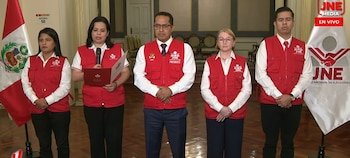 JNE paraliza la difusión de información del conteo y resultados hasta que voten mesas no instaladas hoy. (Foto: JNE)