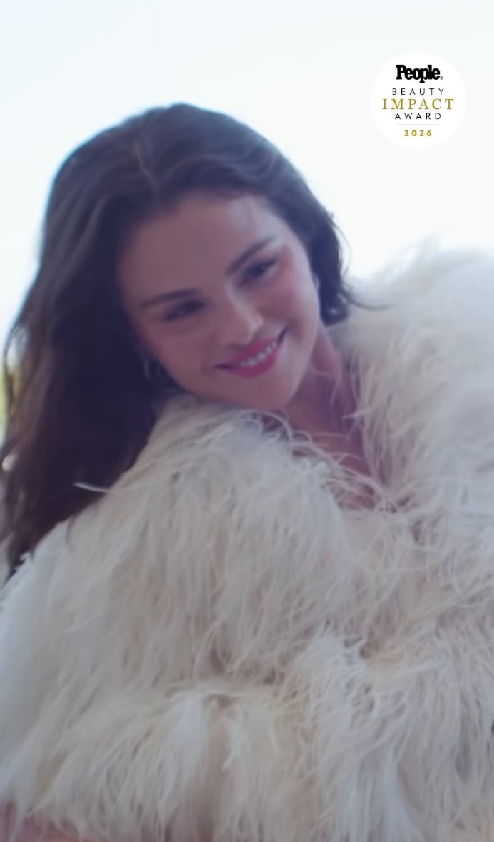 Selena Gomez sostuvo que su objetivo con Rare Beauty es construir una comunidad donde las personas se sientan vistas y queridas. (Instagram/@people)