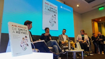 Kicillof presentó su libro “De Smith a Keynes” con críticas al Gobierno: “El riesgo que hay en la Argentina no es el kuka, es Milei”