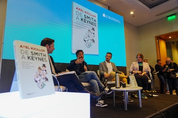 Axel Kicillof presenta su nuevo libro "De Smith a Keynes"