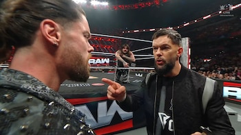 Ni las intervenciones de Finn Bálor y JD McDonagh evitaron que el mexicano se quedara con el oro.