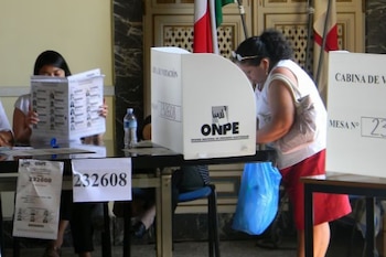 O Ministro das Relações Exteriores anunciou o novo dia de eleições para os peruanos no exterior. Navio: O Peruano.