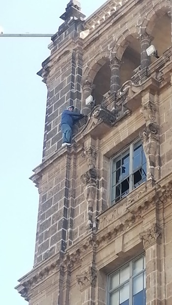 Cuerpos de rescate trabajan en la zona
CDMX, rescate