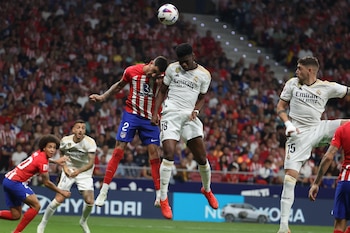 Giménez y Tchouaméni pugnan por