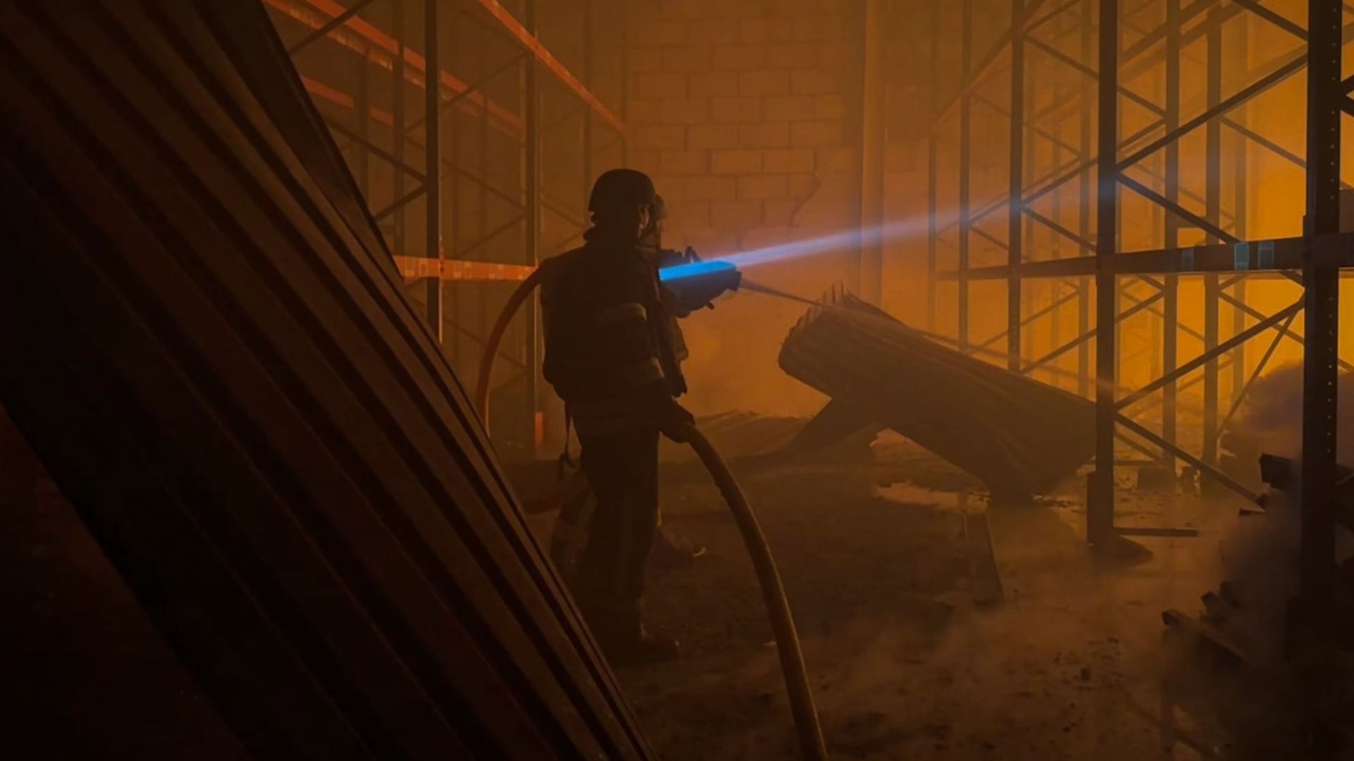 En Volhynia, 30 rescatistas y 8 unidades de equipo trabajaron para eliminar los incendios (Créditos: Servicio Estatal de Emergencias de Ucrania)