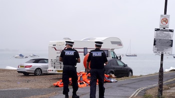 Denuncian lesiones a agentes y destrozos a coches patrulla en las protestas de ultraderecha en Portsmouth