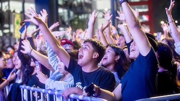 Noche de integración y celebración: estudiantes universitarios dan la bienvenida al ciclo académico con un concierto multitudinario en Los Olivos