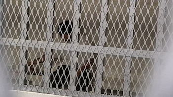 La defensa de Camilo Roberto Calvo Leiva, de 26 años, alegó ataques psicóticos y la audiencia de primera declaración se aplazó al 22 de julio