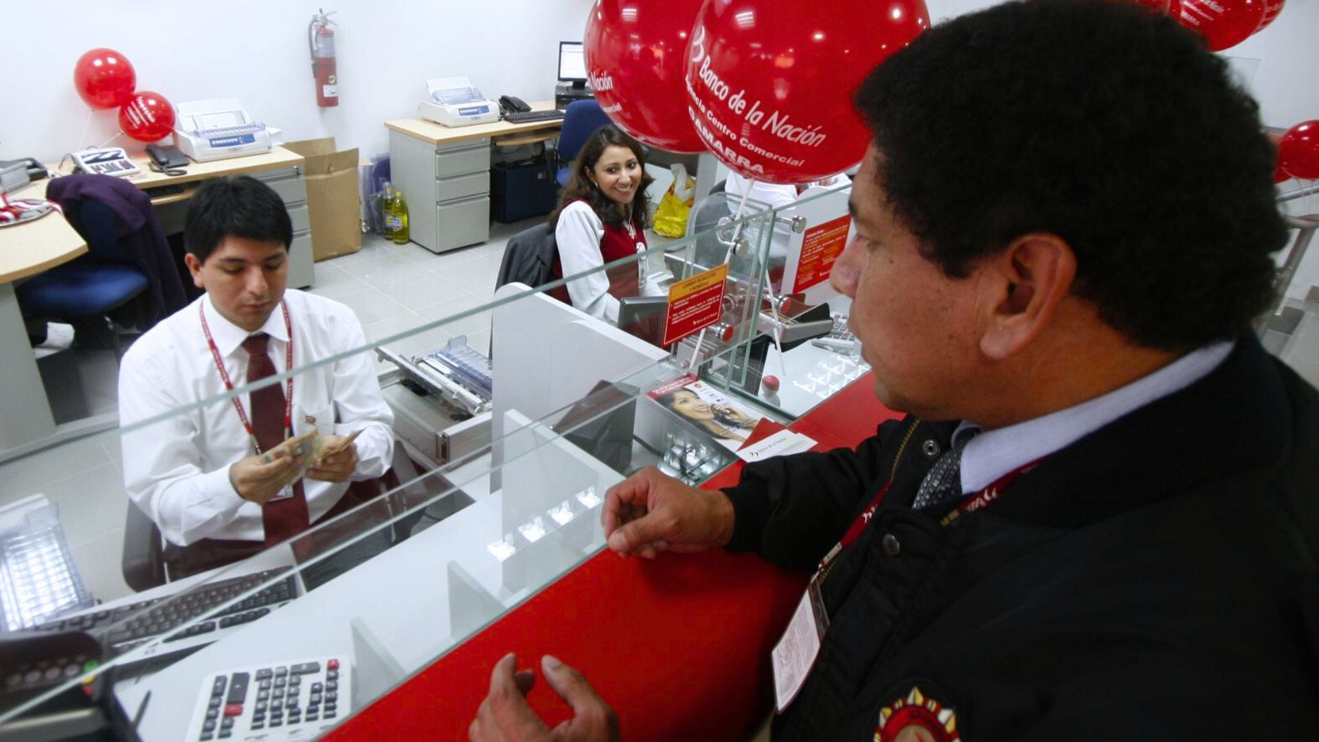 Aguinaldo y gratificación: ¿Quiénes reciben S/300 y quiénes un sueldo extra?