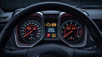Las luces del tablero que no puedes ignorar si quieres cuidar tu auto