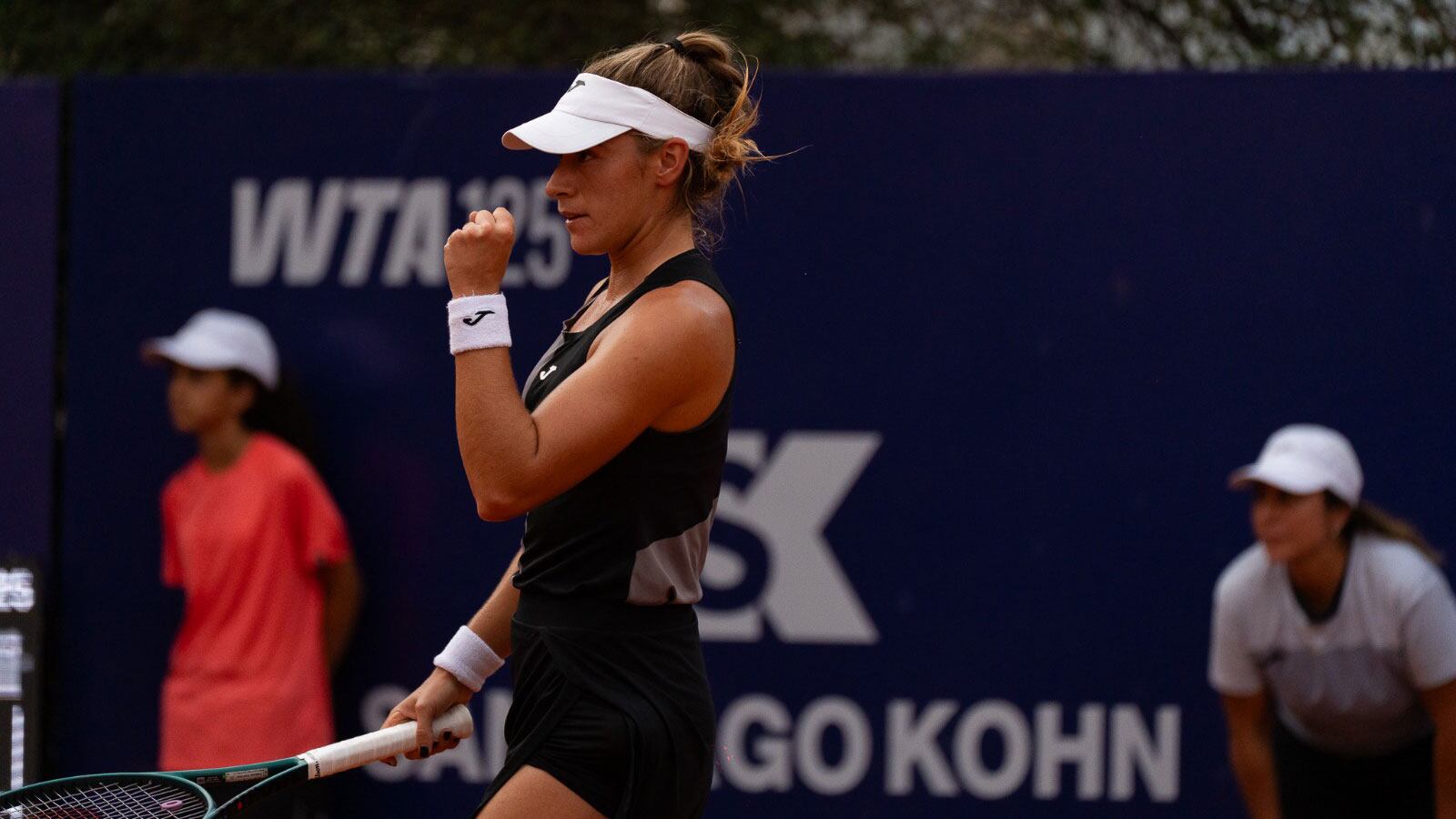 Solana Sierra se clasificó para los octavos de final del WTA 125 de Tucumán al derrotar en el debut a la rumana Miriam Bulgaru (Crédito: Prensa Tucumán Open)