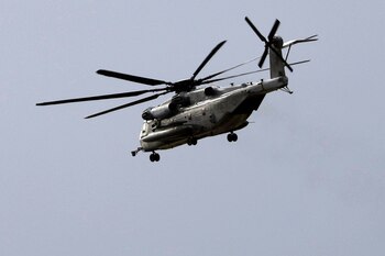 Un helicóptero Marine CH-53E Super