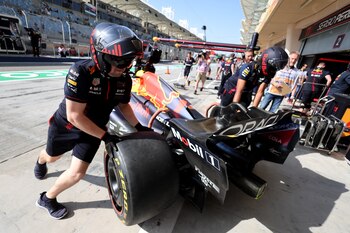 Max Verstappen entrando a boxes