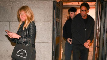 Álvaro Muñoz Escassi, cena en familia con los pilares de su vida para celebrar su 53 cumpleaños