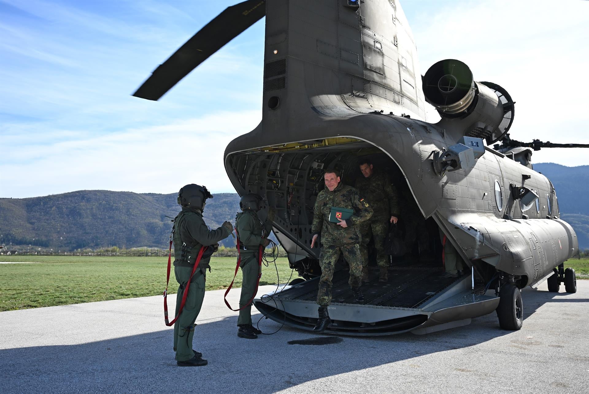 Cuatro militares italianos muertos y once heridos al estrellarse en Bosnia un helicóptero de la EUFOR