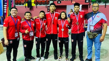 La delegación peruana de lucha