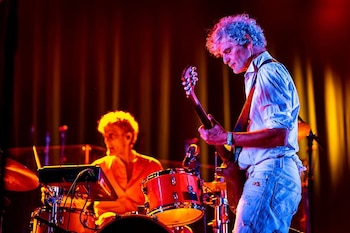 Blonde Redhead se formó en Nueva York en 1993 por iniciativa de los hermanos Amedeo y Simone Pace - crédito @blonderedheadofficial/Instagram