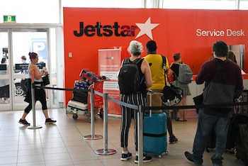 La medida de Jetstar abrió un debate en Australia sobre la transparencia de las tarifas aéreas y los cargos adicionales para los pasajeros. (REUTERS/Loren Elliott)