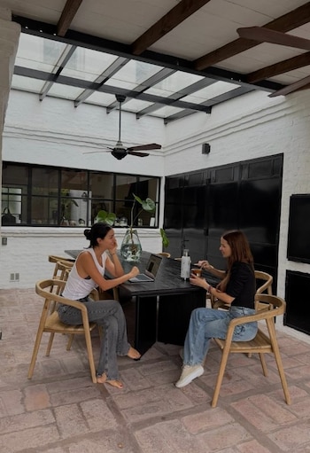 Zaira Nara renovó el sector de su casa que más utiliza con amigos: la galería (Instagram)