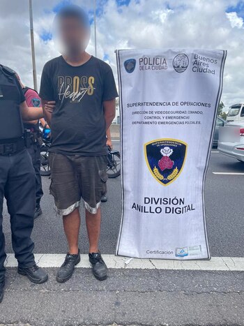 Uno de los detenidos en