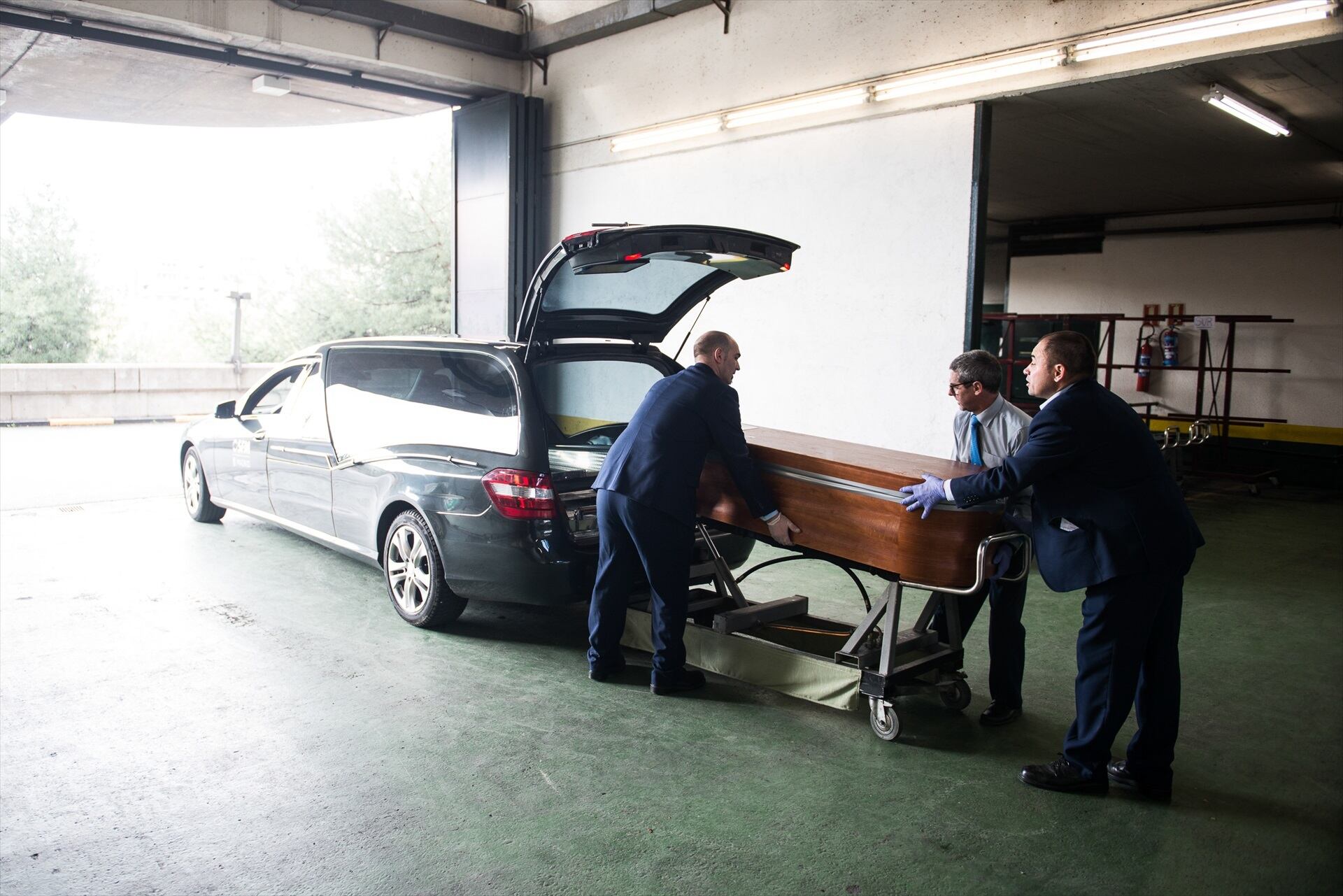 Funcionamiento de los servicios funerarios en Madrid durante la crisis del coronavirus. (Joaquin Corchero/Europa Press)