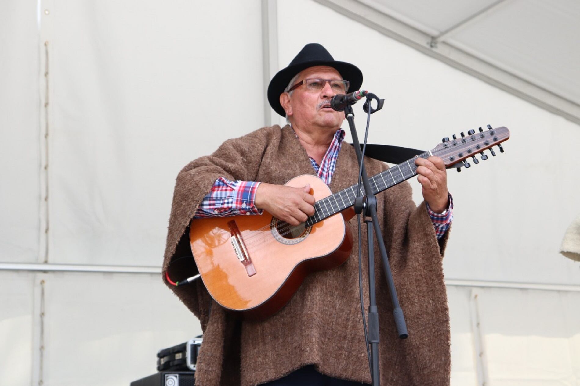 Tenjo se engalana con ruana y tiple en festival de música andina