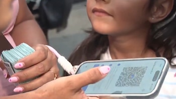 A días del Mundial 2026, crece el intercambio de figuritas entre coleccionistas en Lima. (Foto: Captura video/Canal N)
