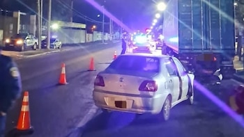 Un hombre murió en Córdoba al chocar con su automóvil contra un camión estacionado