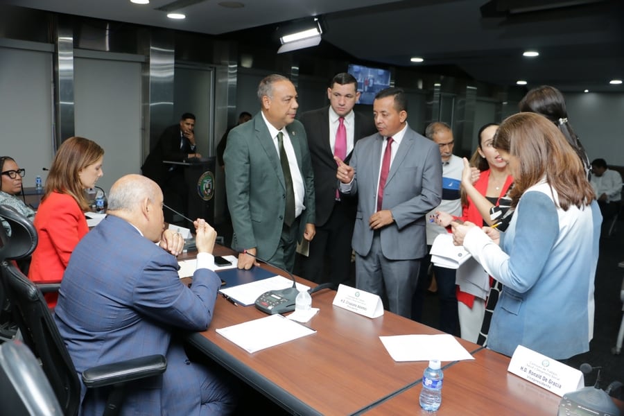 La Comisión de Trabajo, Salud y Desarrollo Social de la Asamblea Nacional aprobó en primer debate el proyecto 746, que modifica los beneficios establecidos para jubilados, pensionados y adultos mayores. Tomada de la AN