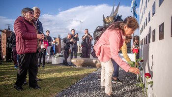 Familiares de las víctimas dejan