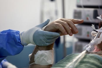 La Organización Panamericana elaboró cuatro pautas que deberían guiar la atención con el fin de evitar la discriminación de algunos pacientes REUTERS/Giorgos Moutafis