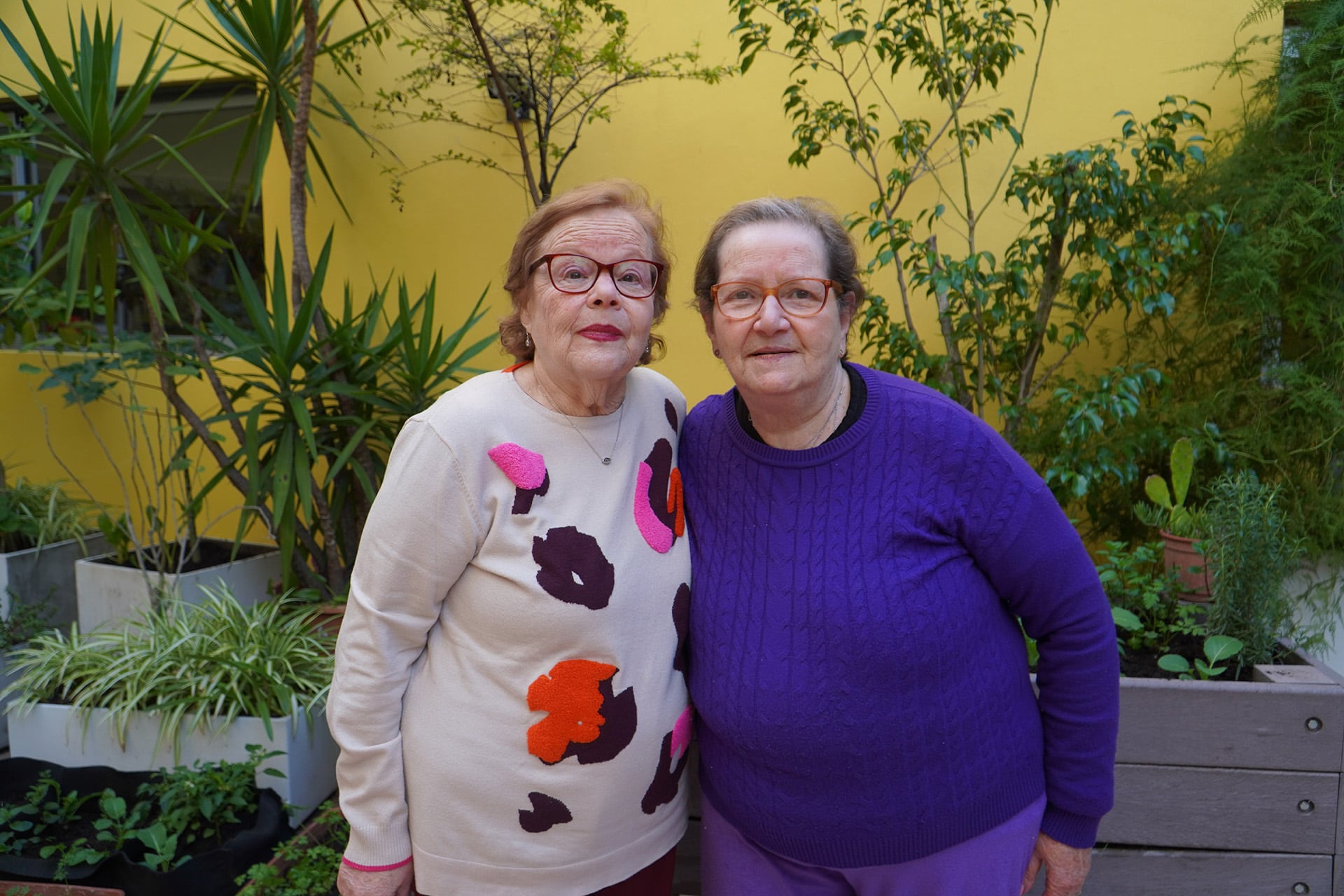 Una infancia compartida, décadas de distancia y un reencuentro en los talleres de AMIA: la emotiva historia de Eugenia y Sara