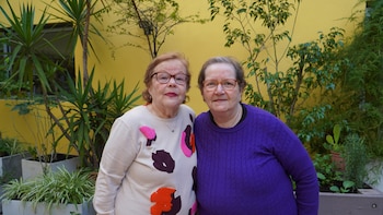 Una infancia compartida, décadas de distancia y un reencuentro en los talleres de AMIA: la emotiva historia de Eugenia y Sara