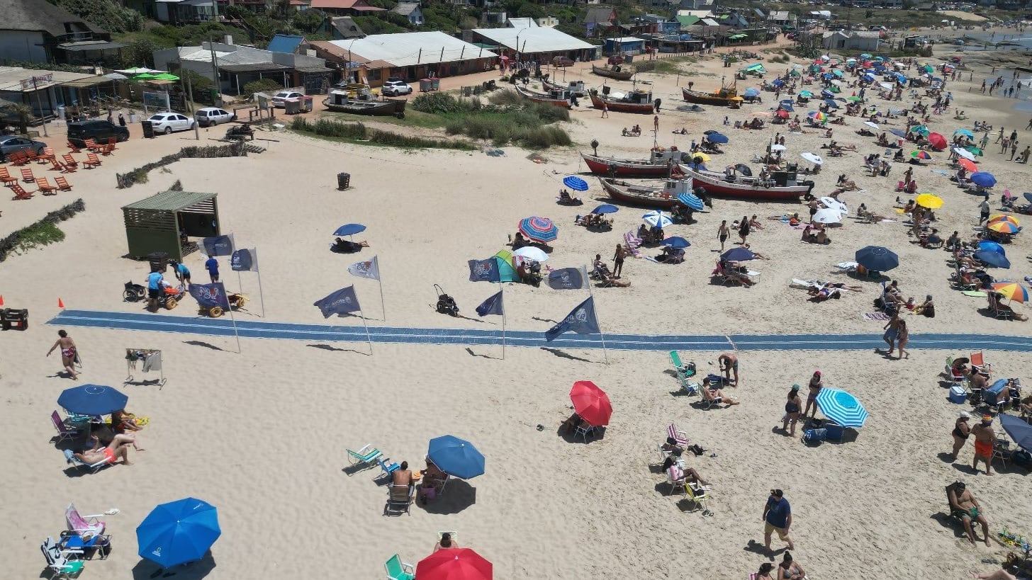 La Playa de los Pescadores en Punta del Diablo, Rocha (Uruguay) (@alejoumpierrez)