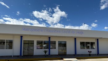 Sky cancela vuelos tras reapertura