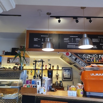 De los componentes analizados, el servicio de bebidas registró el incremento más alto, favorecido por las iniciativas de cafeterías, bares, discotecas y otros locales para captar clientes.