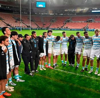 El equipo argentino reunido tras