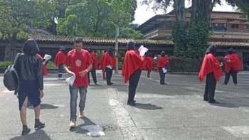 Por caos en la Universidad