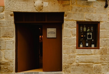 Puerta del restaurante Asador San