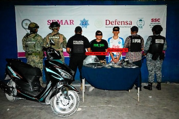 En un segundo operativo en la Supermanzana 247, las autoridades detuvieron a Azael Abdiel “N” y Axel Gabriel “N”. (Crédito: Fiscalía de Quintana Roo)