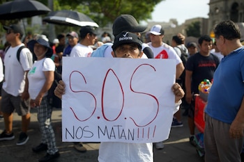 Un cartel que define la