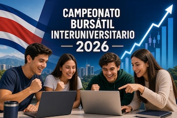 Cuatro jóvenes sentados frente a computadoras portátiles sonríen ante un gráfico bursátil con una flecha ascendente y la bandera de Costa Rica.