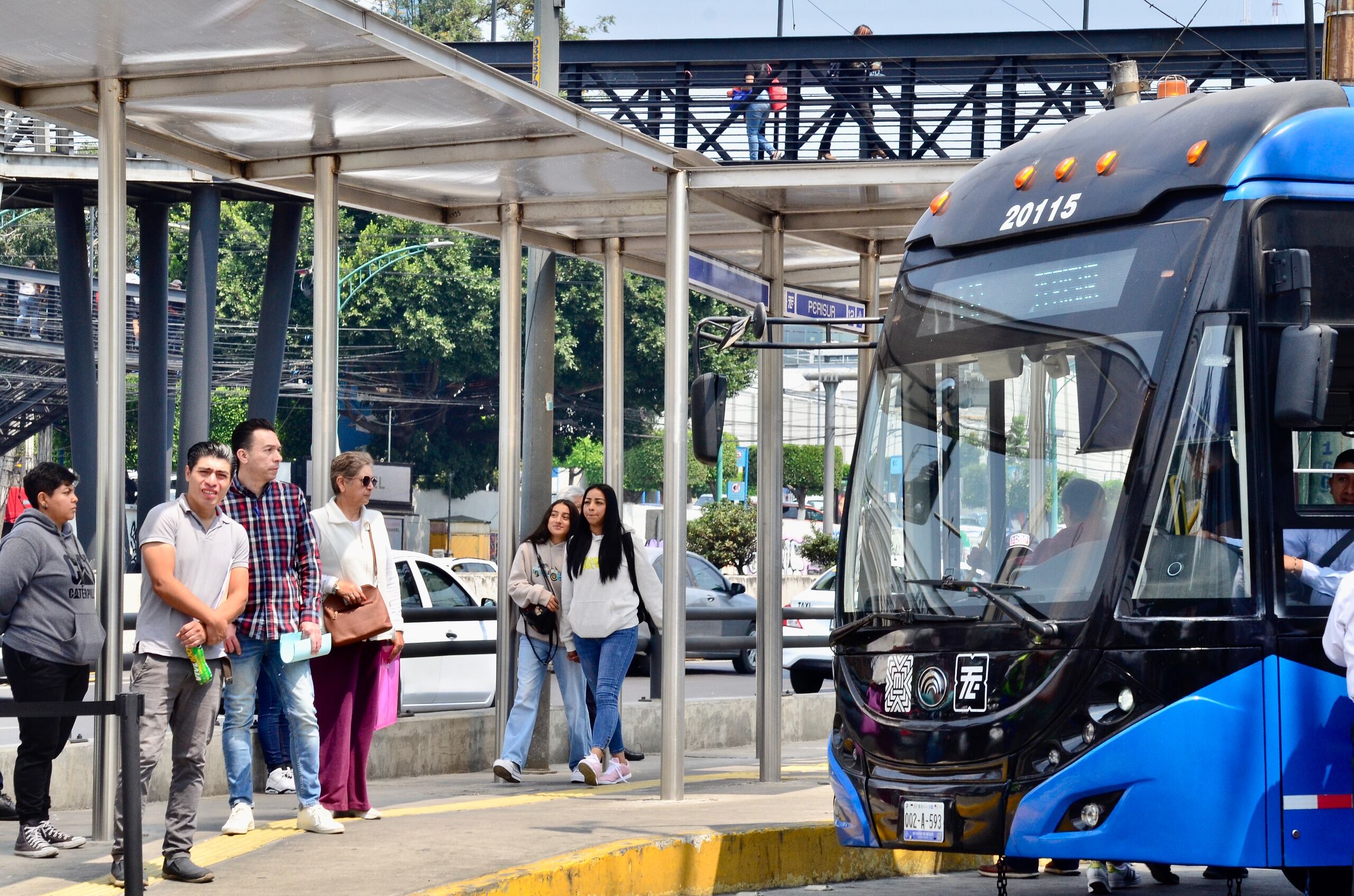 La nueva Línea de Trolebús en Ciudad de México partirá desde la estación Universidad del Metro de CDMX. Foto: X/@ClaraBrugadaM.