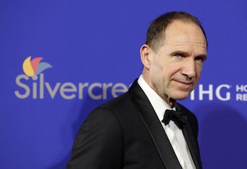 El duelo por la pérdida de sus padres reforzó el vínculo familiar y profundizó la relación de Ralph Fiennes con su herencia creativa (REUTERS/Mario Anzuoni)