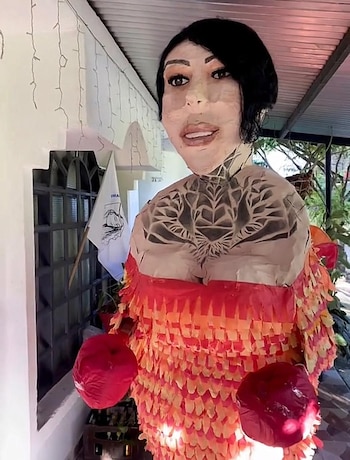 Uno de los muñecos de